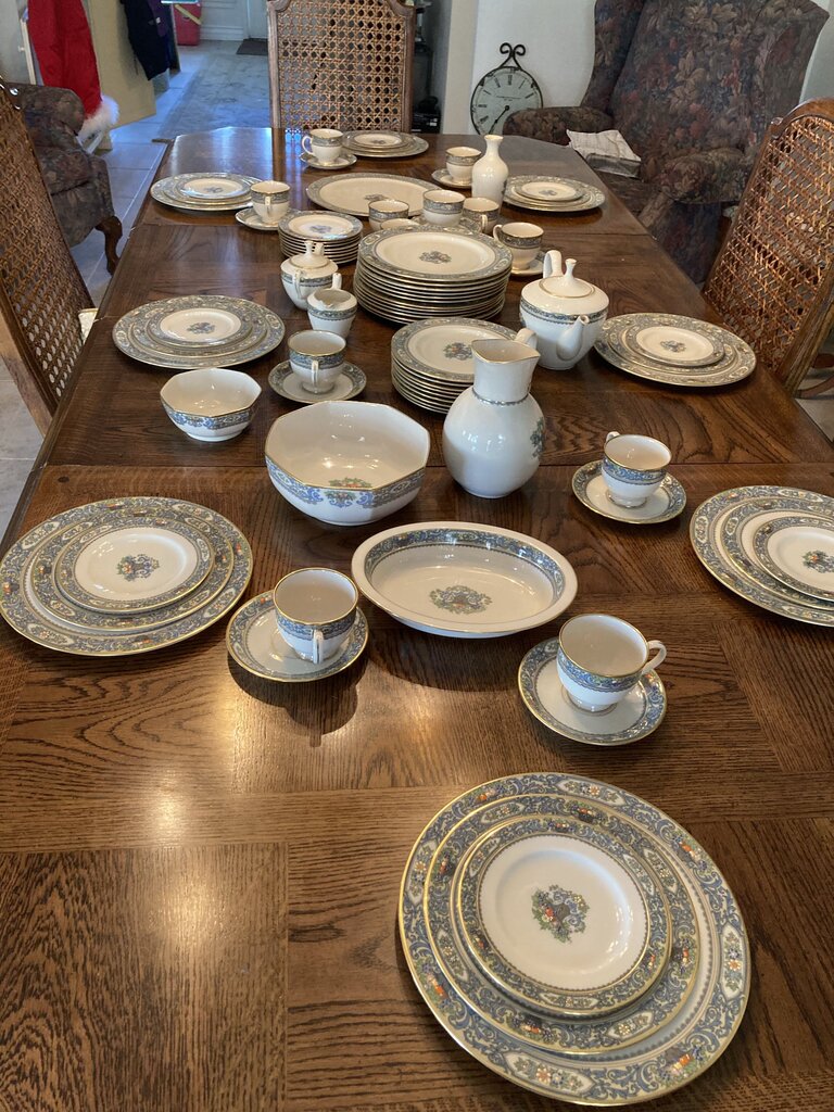 LENNOX AUTUMN ESTATE CHINA SET