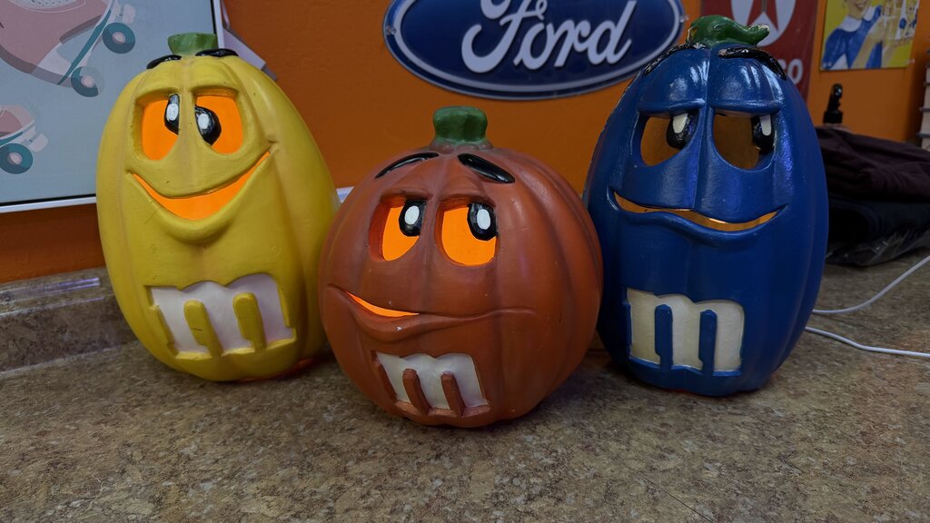 35-140 Orange M&M Jack-0-Lantern Lighted