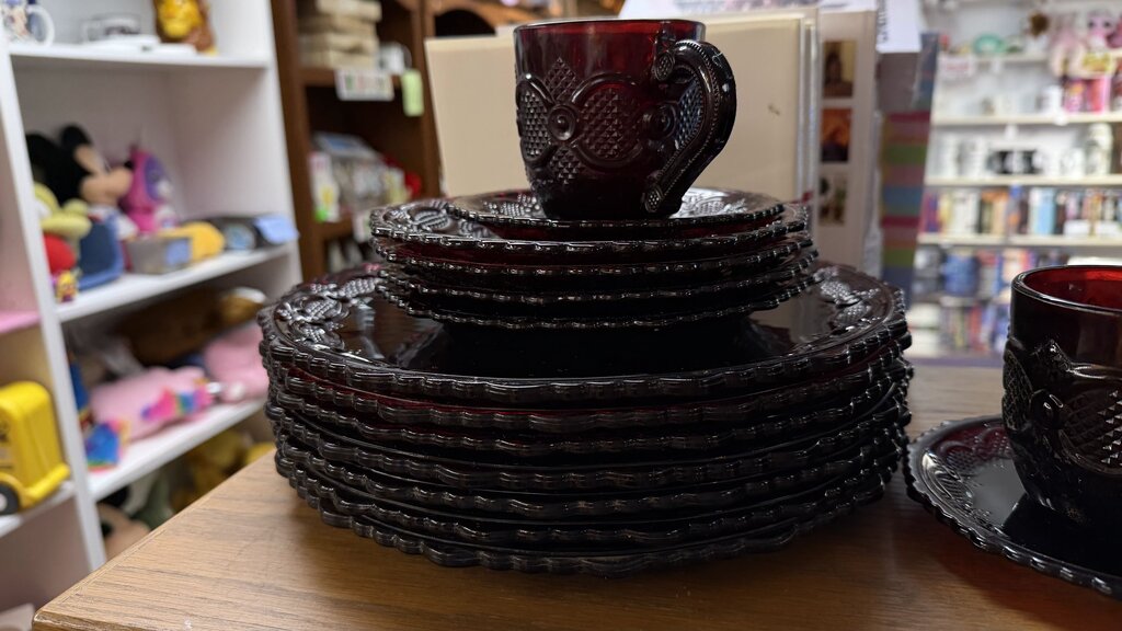 AVON 1876 CAPE COD RUBY RED DESSERT/SALAD PLATE