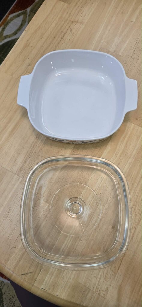 1975 Corningware Country Festival 2qt with Pyrex Lid.