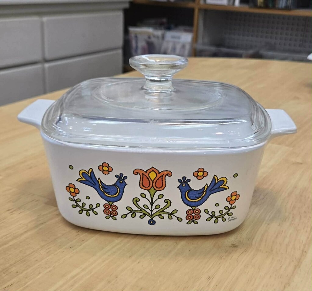 1975 Corningware Country Festival 1.5qt with Pyrex Lid.