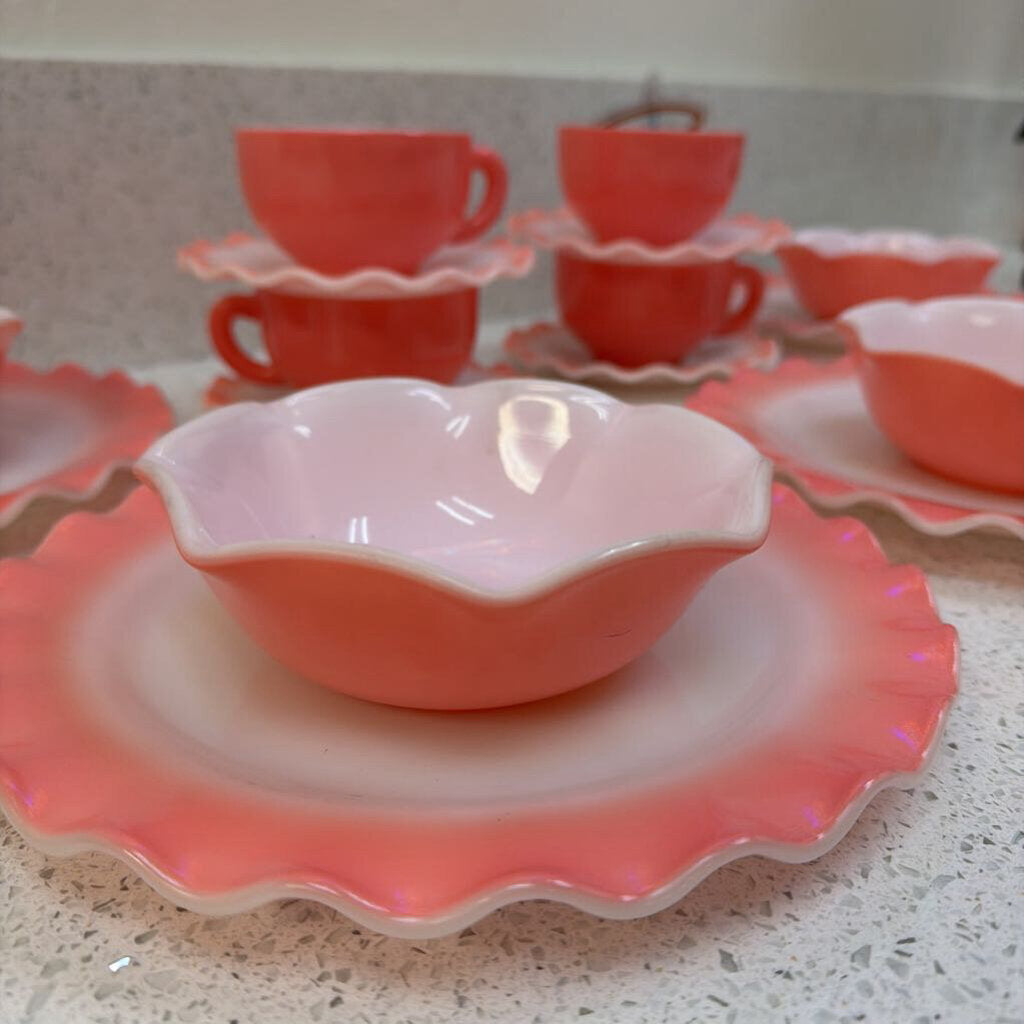 HAZEL ATLAS CRINOLINE 19 PC SET