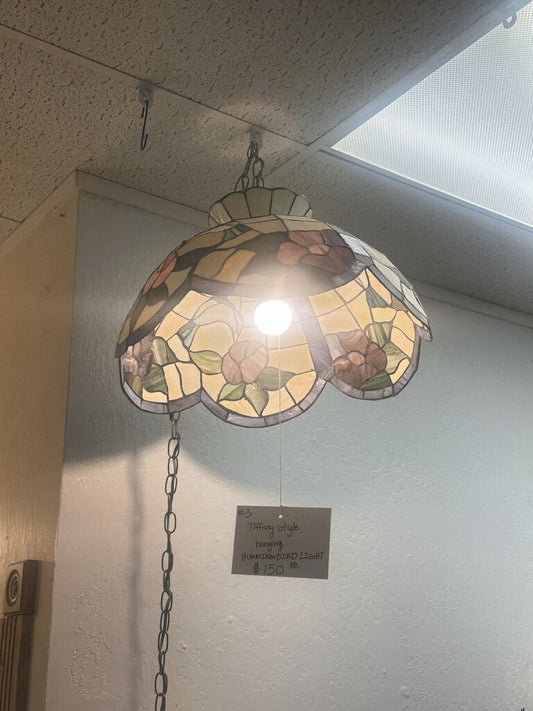 GLASS "TIFFANY" STYLE HUMMING BIRD HANGING LAMP