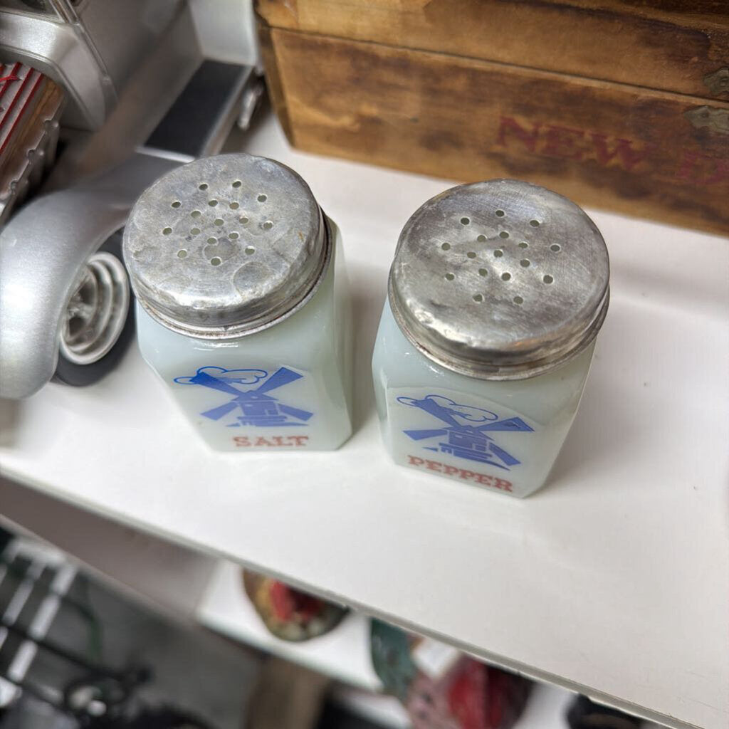 Vtg. Hazel Atlas Dutch Windmill Shakers