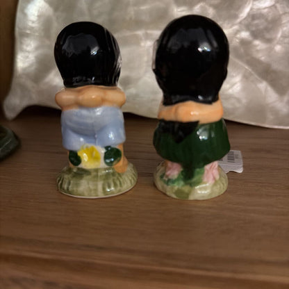 Kissing Hula Couple Hawaii Souvenir Salt & Pepper Shaker Set