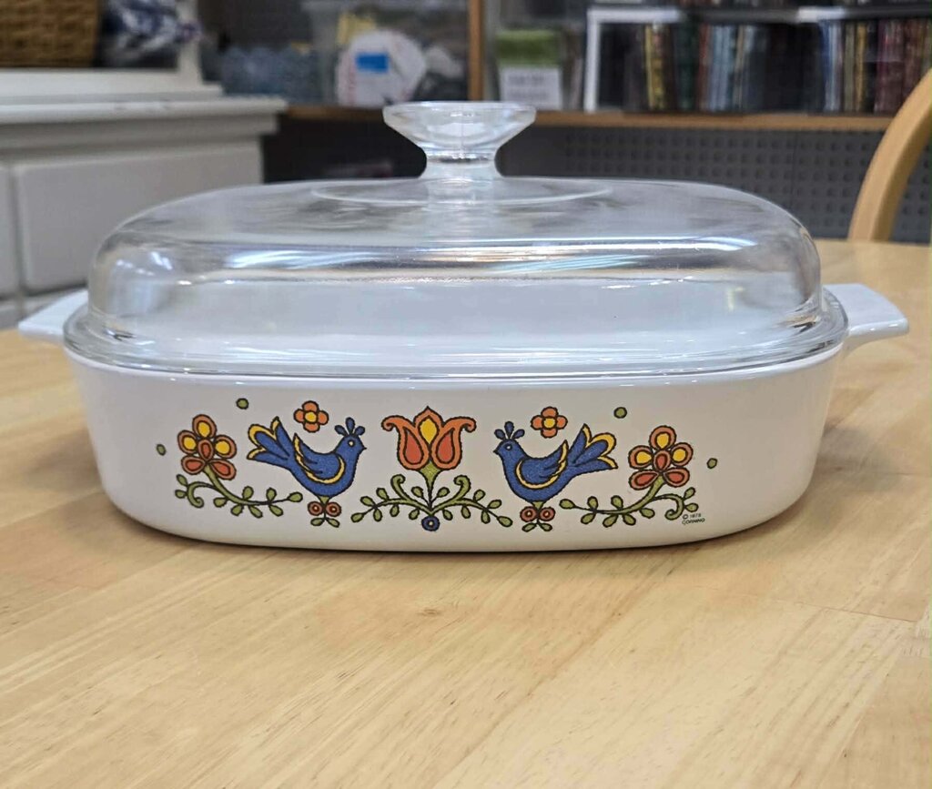 1975 Corningware Country Festival Casseorle with Pyrex Lid.