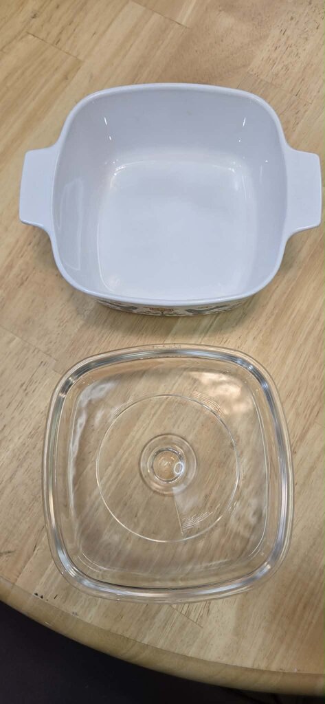 1975 Corningware Country Festival 1.5qt with Pyrex Lid.