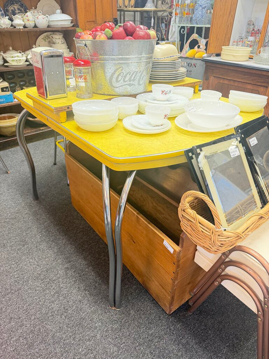 1950s yellow Virtue Formica Table with leaf no chairs