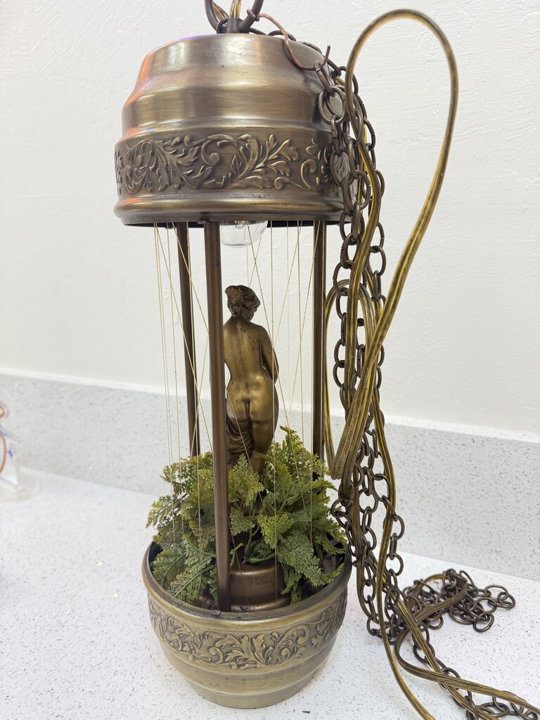 18" JOHNSON INDUSTRIES VENUS OIL LAMP (FIRM)