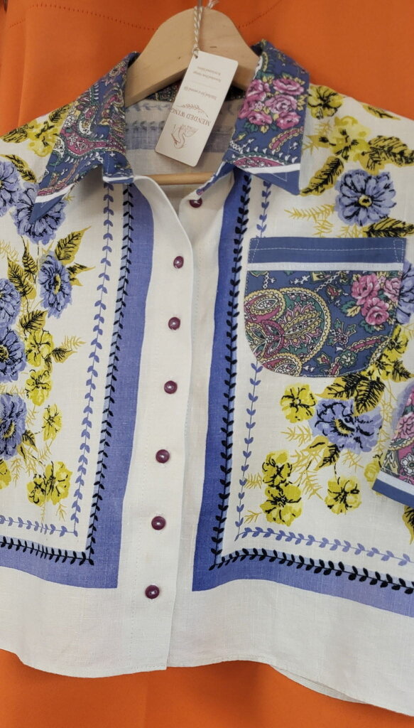 MENDED WING – Repurposed Vintage Tablecloth & Bandana Cropped Shirt – Periwinkle Flowers – Women's Size Small