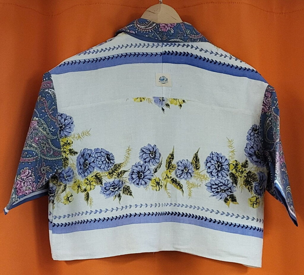MENDED WING – Repurposed Vintage Tablecloth & Bandana Cropped Shirt – Periwinkle Flowers – Women's Size Small