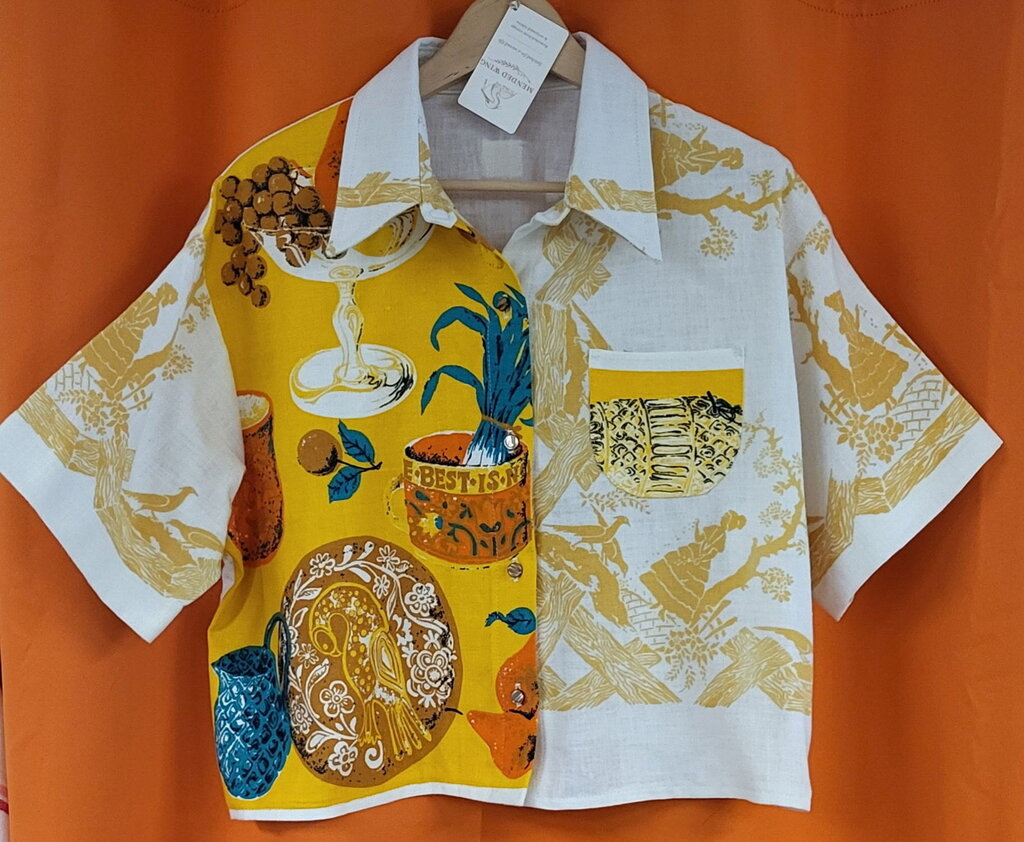 MENDED WING – Repurposed Vintage Tablecloth & Tea Towel Cropped Shirt – Golden Fruit – Women's Size 2X