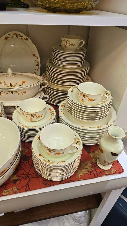 Hall Jewel Tea Autumn Leaf 91-Piece Dinnerware Set
