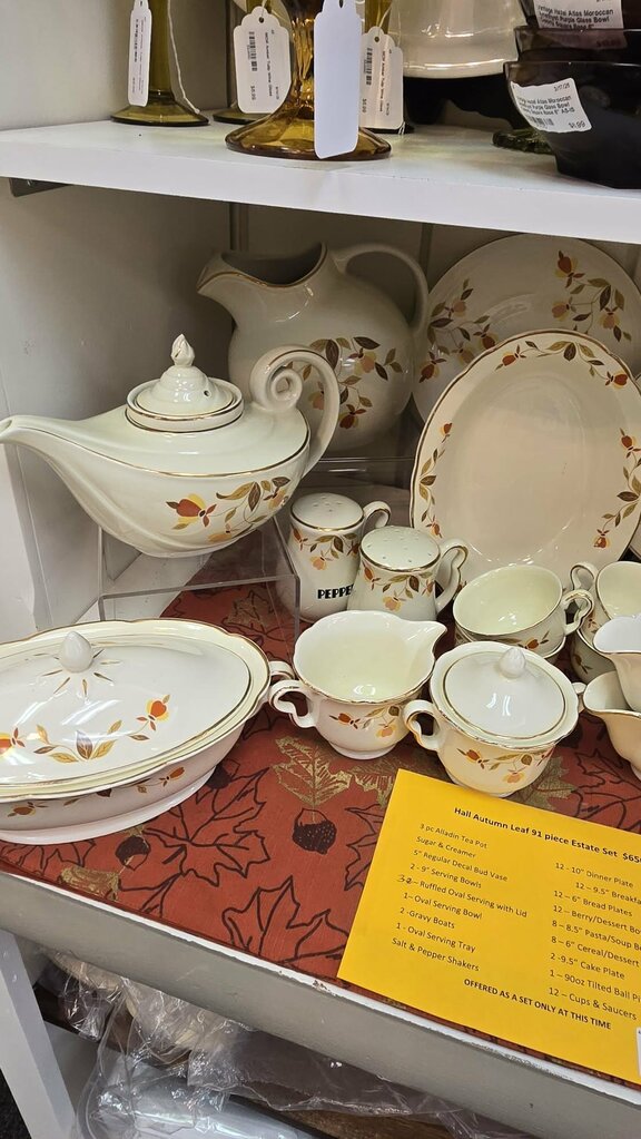Hall Jewel Tea Autumn Leaf 91-Piece Dinnerware Set